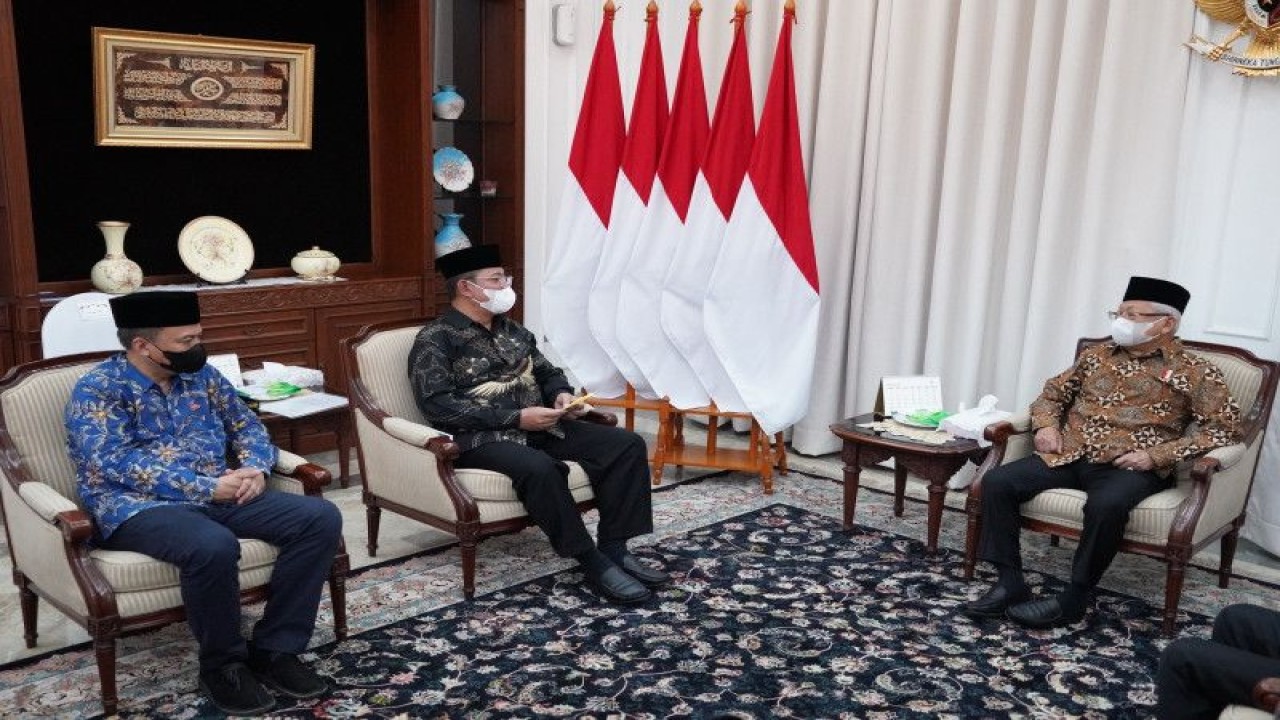 Wapres Ma'ruf Amin saat menerima jajaran pengurus LPTNU di kediaman Wapres di Jakarta, Senin (13/2/2023). (ANTARA/HO-BPMI Setwapres)