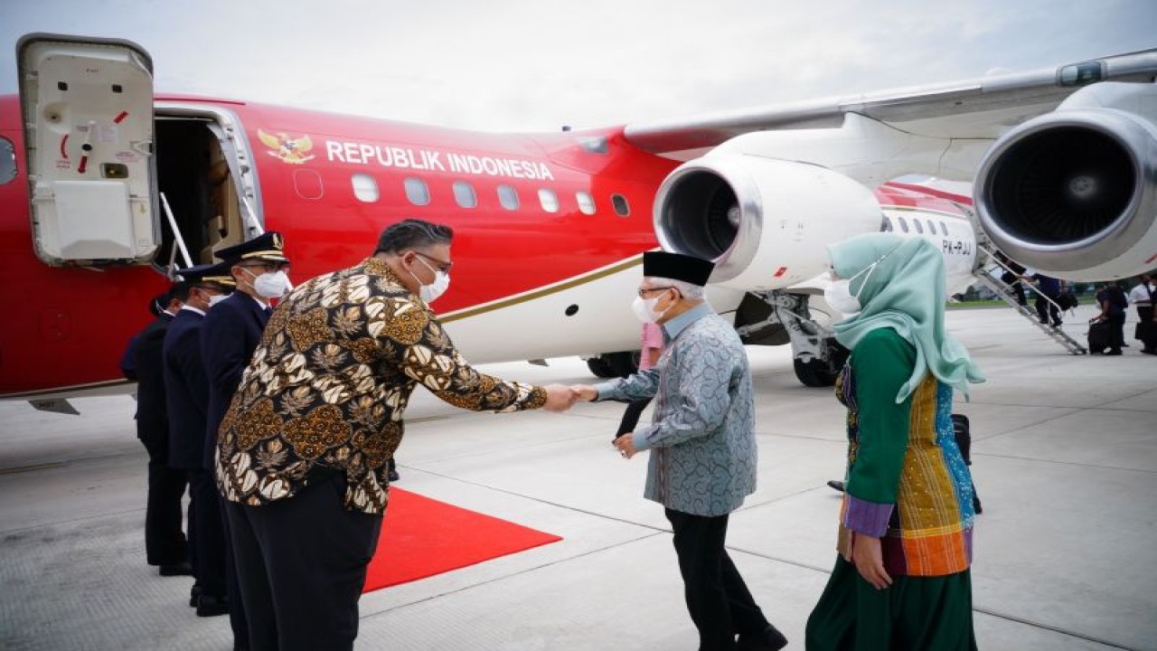 Wapres RI Ma'ruf Amin bertolak ke Sumatra Utara dari Pangkalan TNI AU Halim Perdanakusuma, Jakarta, Selasa (14/2/2023). ANTARA/HO-BPMI Setwapres