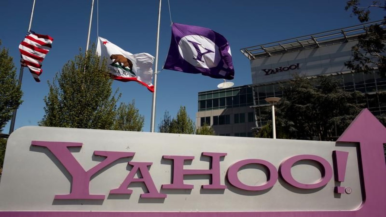 Foto Dokumen: Logo Yahoo ditampilkan di kantor pusat perusahaan di Sunnyvale, California, AS pada 16 April 2013. ANTARA/REUTERS/Robert Galbraith