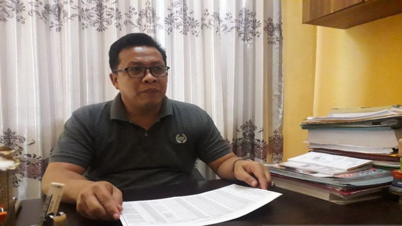 Kepala Dinas Penanaman Modal, Perizinan Terpadu Satu Pintu, Tenaga Kerja dan Transmigrasi Kabupaten Bangka Barat Yuwanda Eka Putra. (ANTARA/ Donatus Dasapurna)