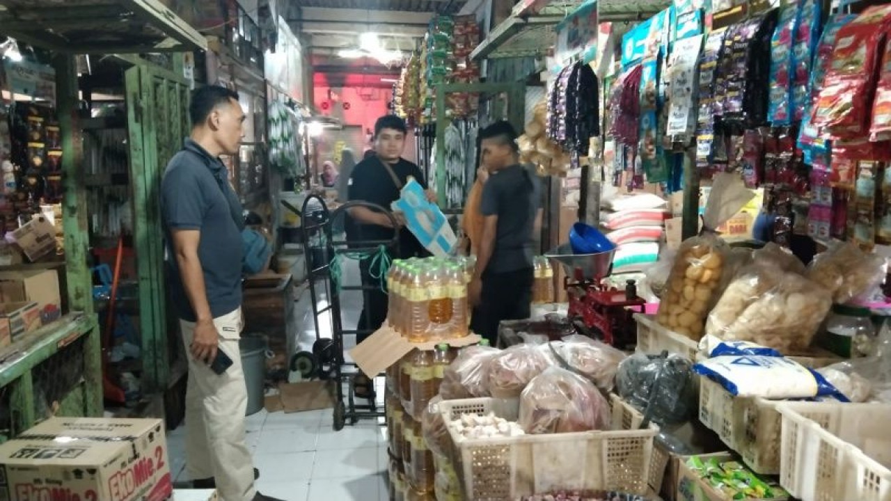 Distribusi minyak goreng ke tingkat pedagang pasar rakyat di Gunungkidul. (ANTARA/HO-Instagram perdagangan_gunungkidul)