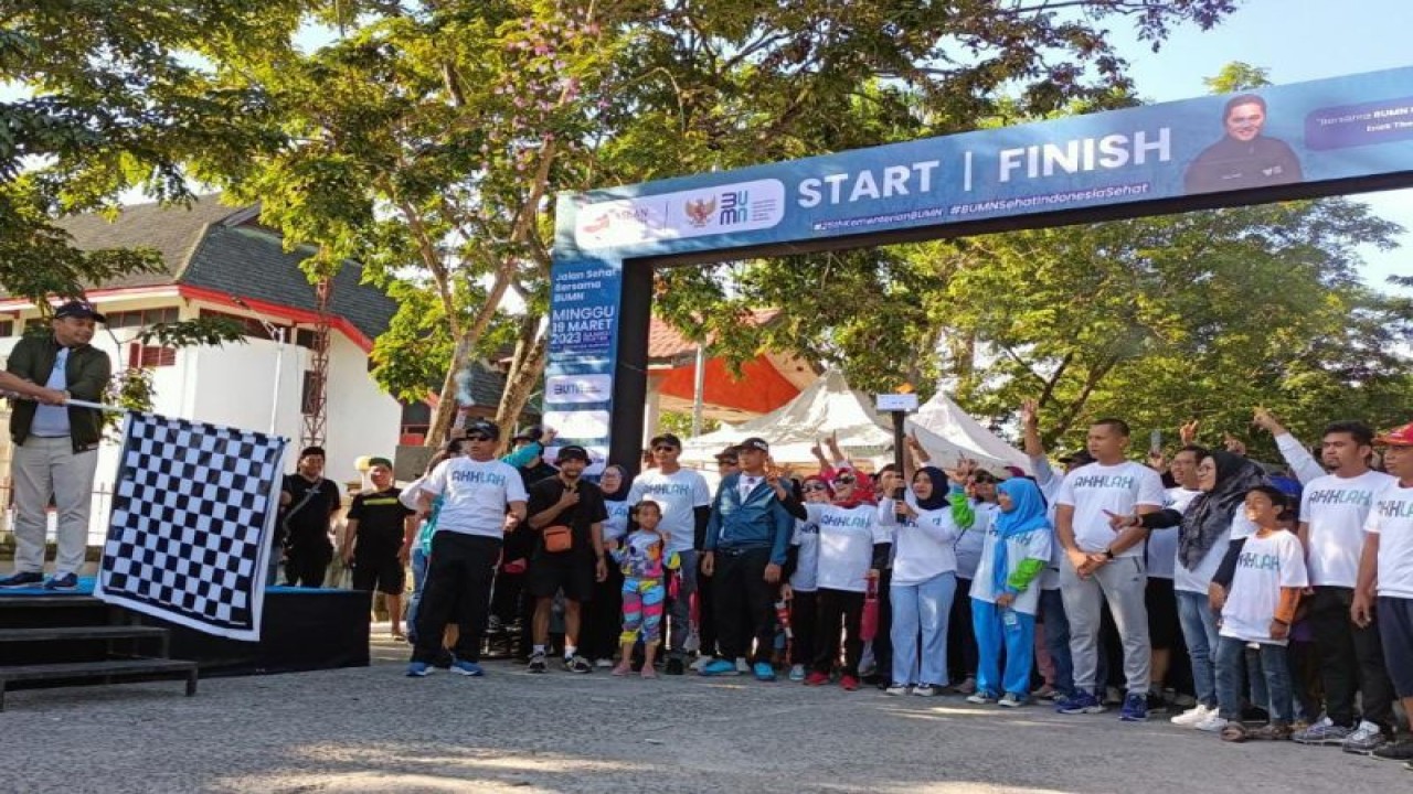 Kegiatan jalan sehat bersama PT Pupuk Indonesia (Persero) dalam rangka HUT Kementerian BUMN ke-25. ANTARA/HO-PT Pupuk Indonesia (Persero)
