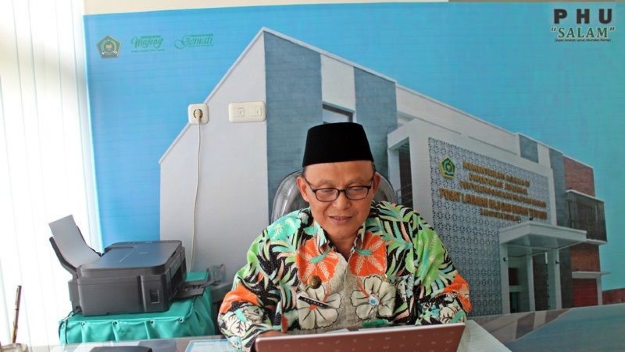 Kepala Seksi Penyelenggaraan Haji dan Umroh Kantor Kementerian Agama Kabupaten Boyolali, Sauman, di Kantor Kemenag Boyolali, Selasa (14/3/2023). ANTARA/Bambang Dwi Marwoto.