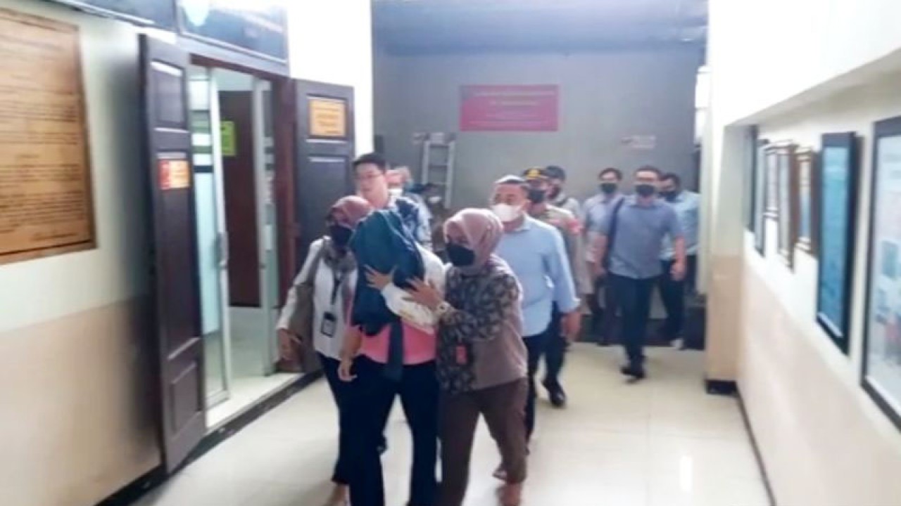 Anak AG mendatangi agenda diversi di Pengadilan Negeri Jakarta Selatan, Jakarta, Rabu (29/3/2023). ANTARA/Luthfia Miranda Putri