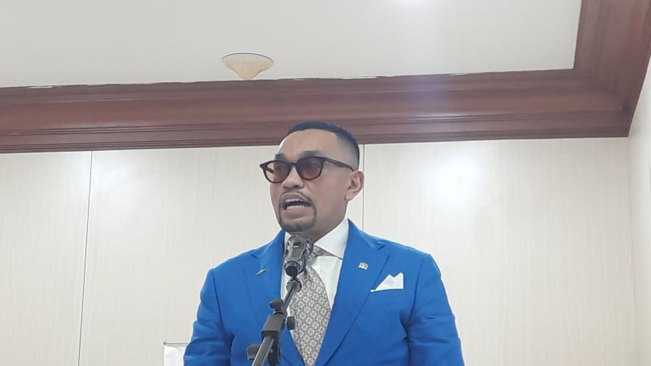 Wakil Ketua Komisi III DPR RI Ahmad Sahroni di Gedung Nusantara II DPR RI, Rabu (29/3/2023). (ANTARA/Narda Margaretha Sinambela)
