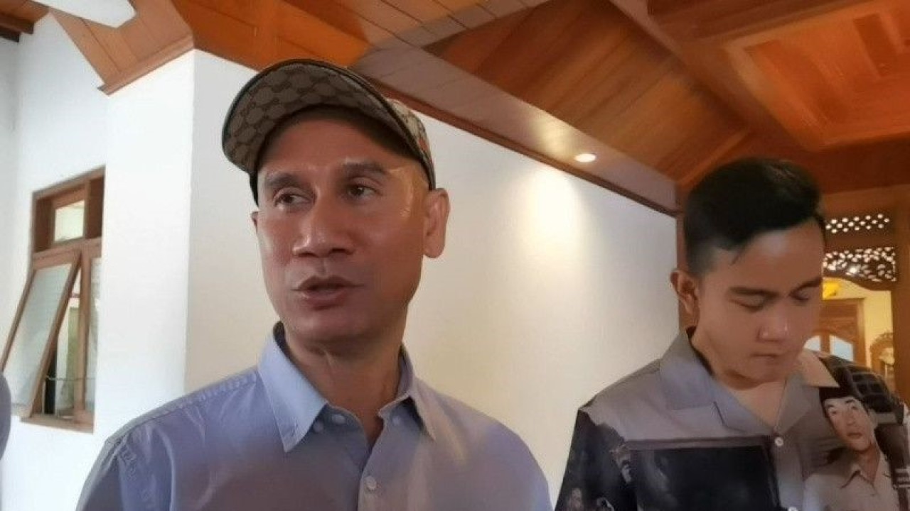 Ajik Krisna saat memberikan keterangan kepada wartawan di Solo, Senin (20/3/2023). ANTARA/Aris Wasita