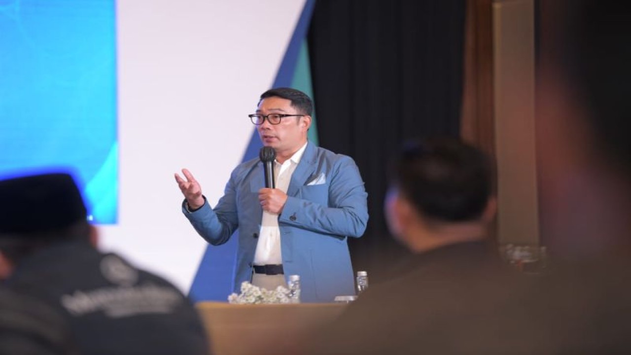 Dokumentasi - Gubernur Jawa Barat M Ridwam Kamil dalam acara High Level Meeting Tim Pengendali Inflasi Daerah (TIPD) - Bank Indonesia di Kota Baru Parahyangan, Kabupaten Bandung Barat, Kamis (16/3/2023). (ANTARA/HO-Humas Pemda Jawa Barat)