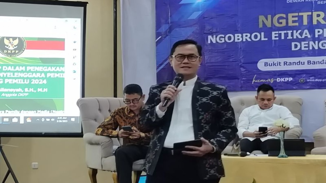 Anggota Dewan Kehormatan Penyelenggara Pemilu (DKPP) Tio Aliansyah. (ANTARA/Dian Hadiyatna)