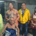 Anggota DPRD Surabaya berikan bantuan kursi roda ke warga tidak mampu-1677637405