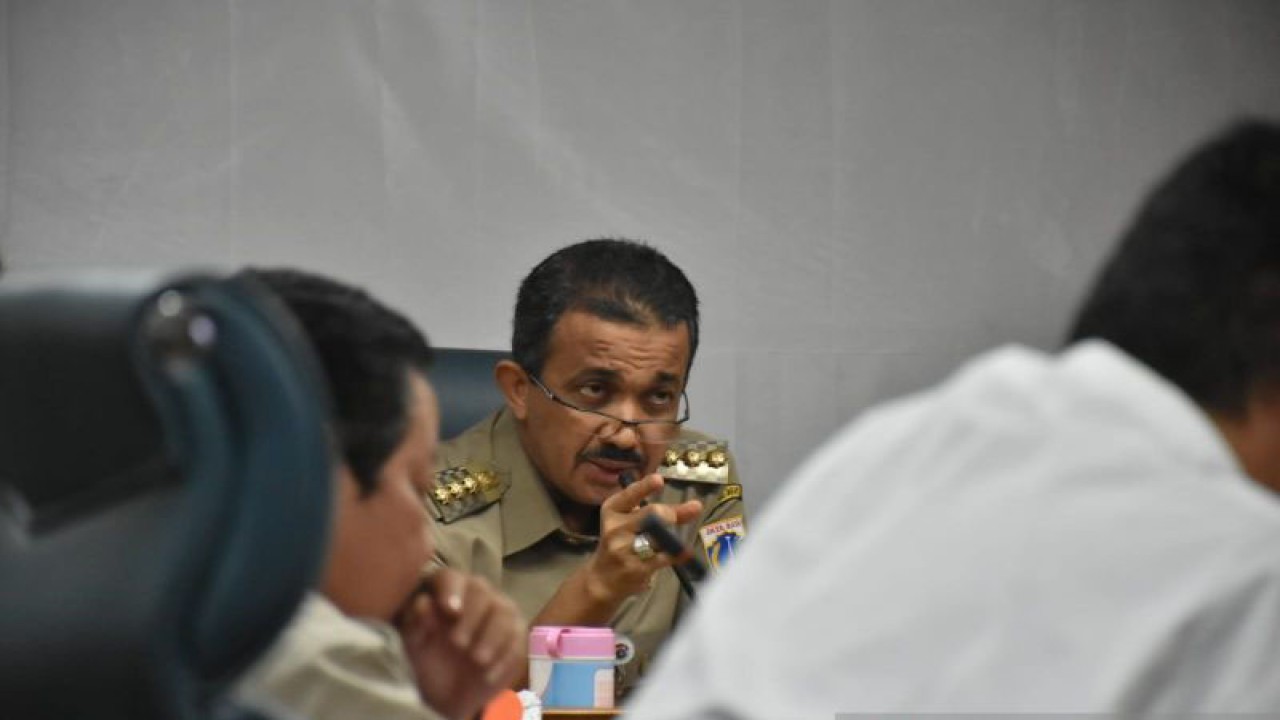 Wali Kota Administrasi Jakarta Timur Muhammad Anwar saat memimpin rapat koordinasi persiapan penyelenggaraan jalur lintasan tamu negara KTT ASEAN di Ruang Rapat Khusus Lantai 2 Blok A, Kantor Walikota Jakarta Timur, Senin (13/3/2023). ANTARA/HO-Kominfotik Jakarta Timur