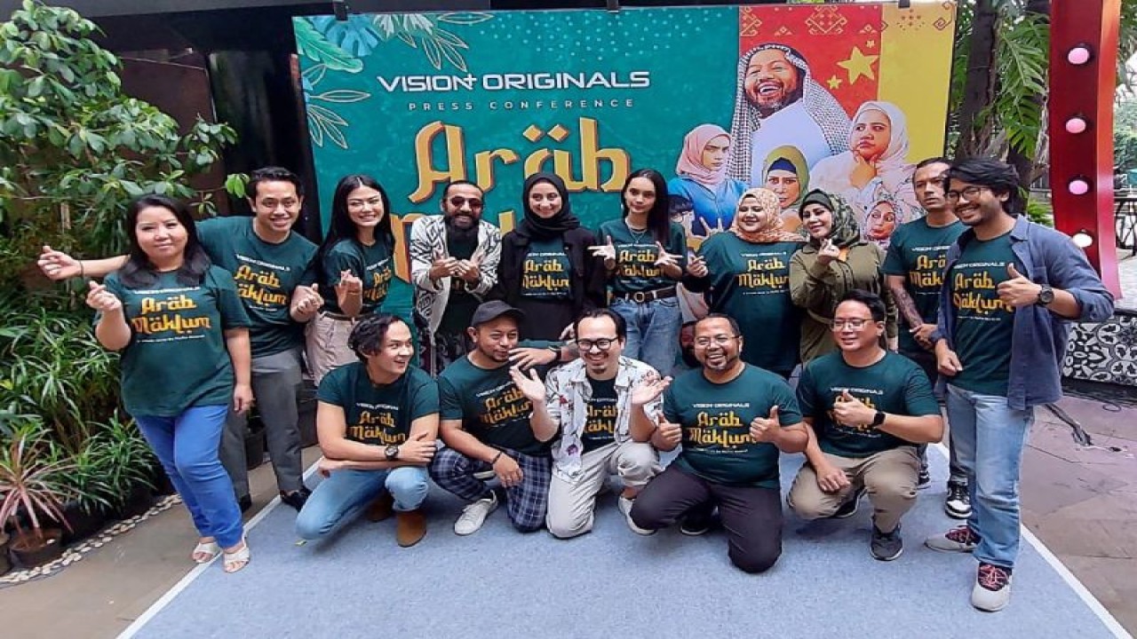 Seluruh kru dan pemain serial “Arab Maklum” (ANTARA/HO)