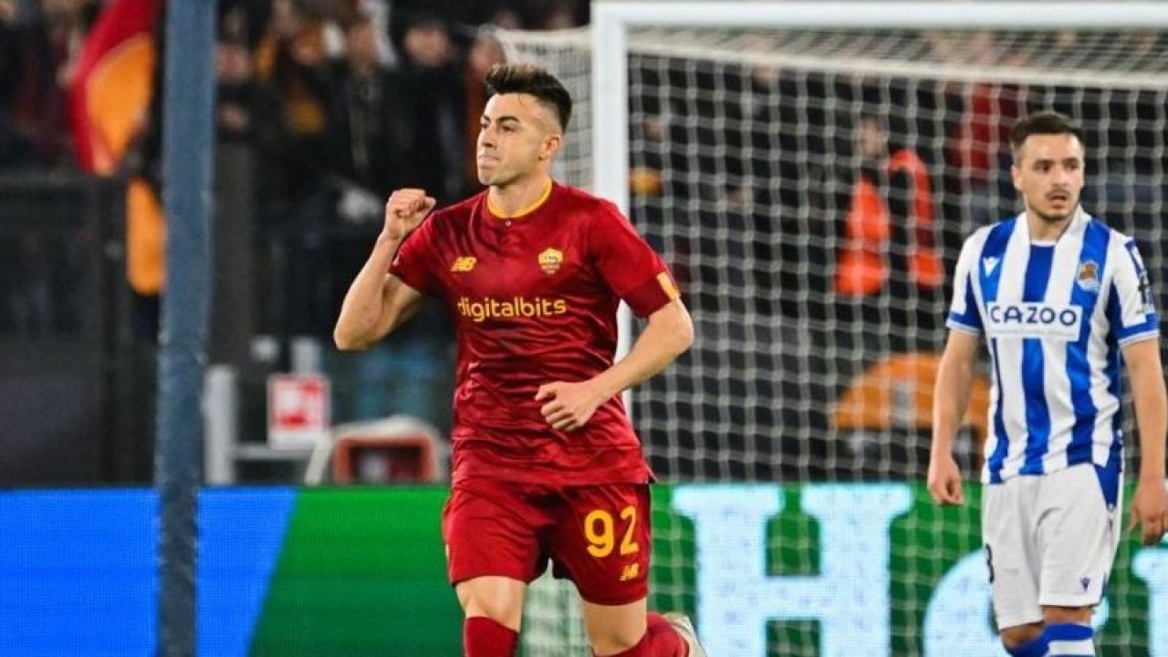 Selebrasi Stephan El Shaarawy setelah mencetak gol pembuka AS Roma dalam pertandingan babak leg pertama 16 besar Liga Europa lawan Real Sociedad di Stadion Olympic pada 10 Maret 2023. ANTARA/AFP/Alberto PIZZOLI