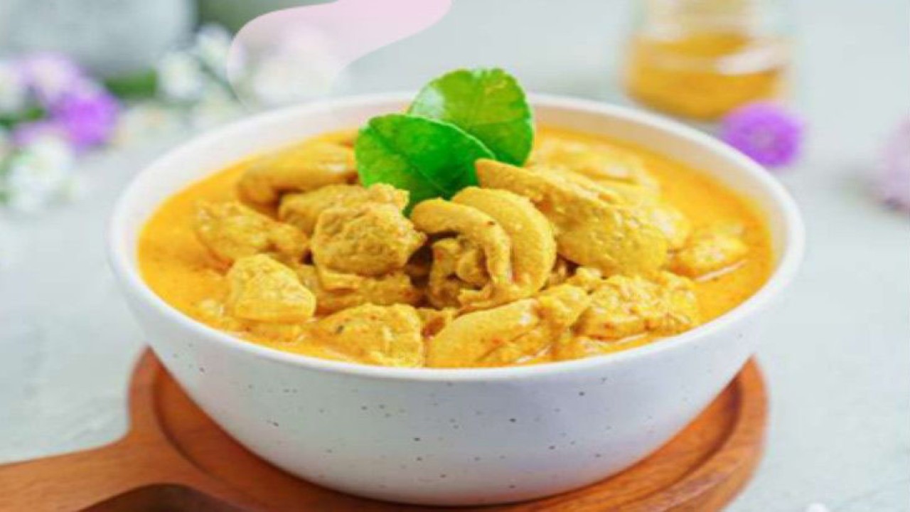 Ayam gulai ala chef Devina Hermawan. (ANTARA/HO)