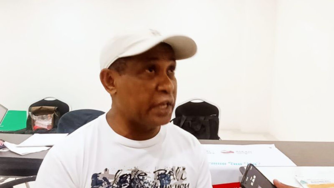 Kepala bidang haji dan Binmas Islam Kanwil Kemenag Papua Barat Aziz Hegemur (ANTARA/Tri Adi Santoso)
