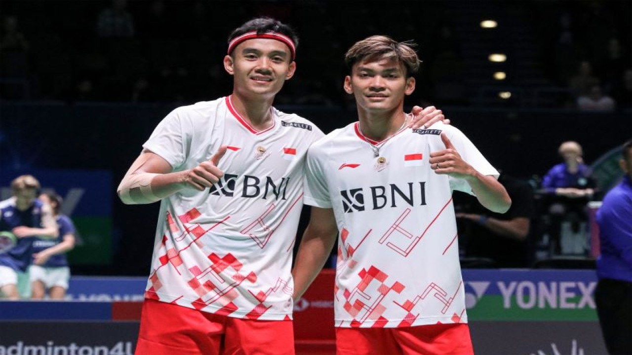 Ganda putra Bagas Maulana/Muhammad Shohibul Fikri melaju ke babak kedua All England 2023 setelah mengalahkan pasangan Kim Gi Jung/Kim Sa Rang (Korea Selatan) dengan skor 21-15, 13-21, 21-16 di Birmingham, Inggris, Selasa. (ANTARA/HO-PP PBSI)