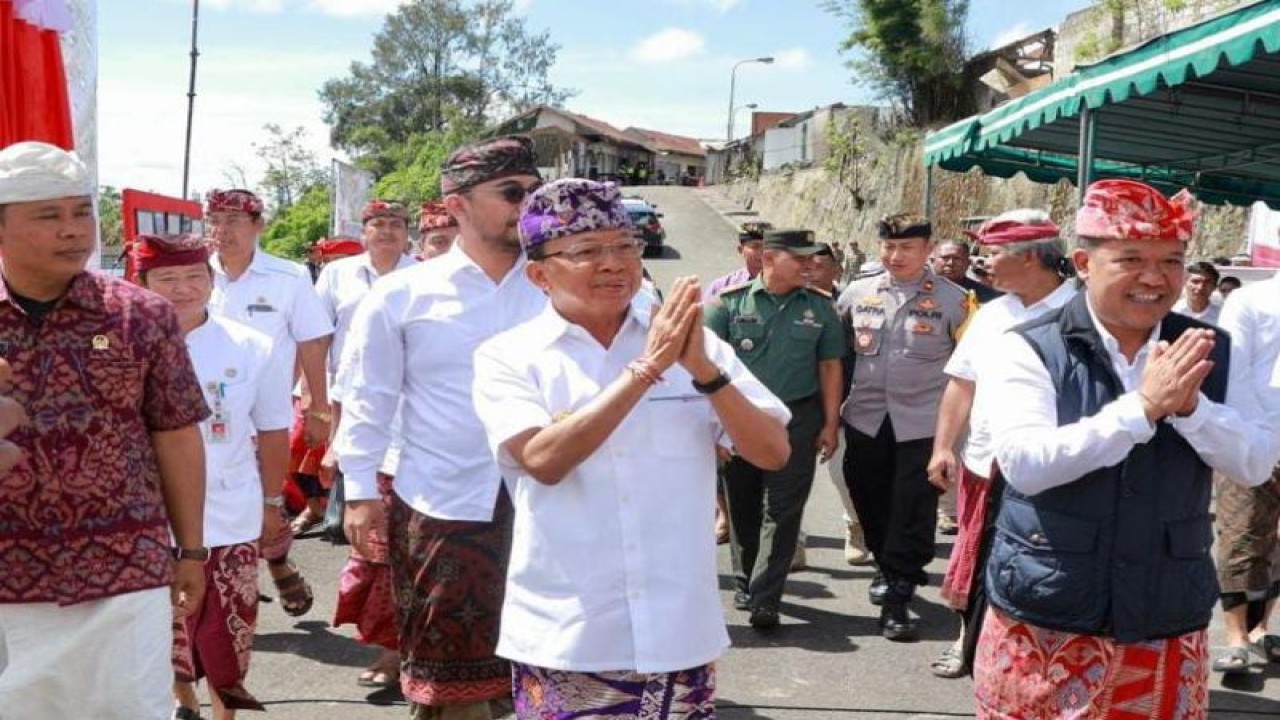 Gubernur Bali Wayan Koster saat peletakan batu pertama pembangunan Pasar Singamandawa, Denpasar, Kamis (9/3/2023). ANTARA/HO-Pemprov Bali