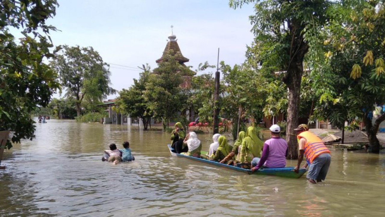 Banjir di Desa Kasiyan, Kecamatan Sukolilo, Kabupaten Pati, Jawa Tengah, sebelumnya. (ANTARA/Akhmad Nazaruddin Lathif)