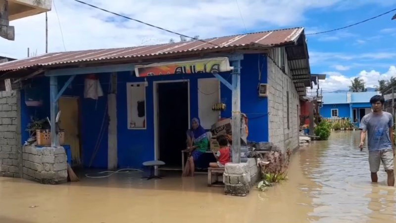 Banjir merendam puluhan rumah warga di Kelurahan Baru, Kota Palu, Sulawesi Tengah. Antara/Rangga Musabar