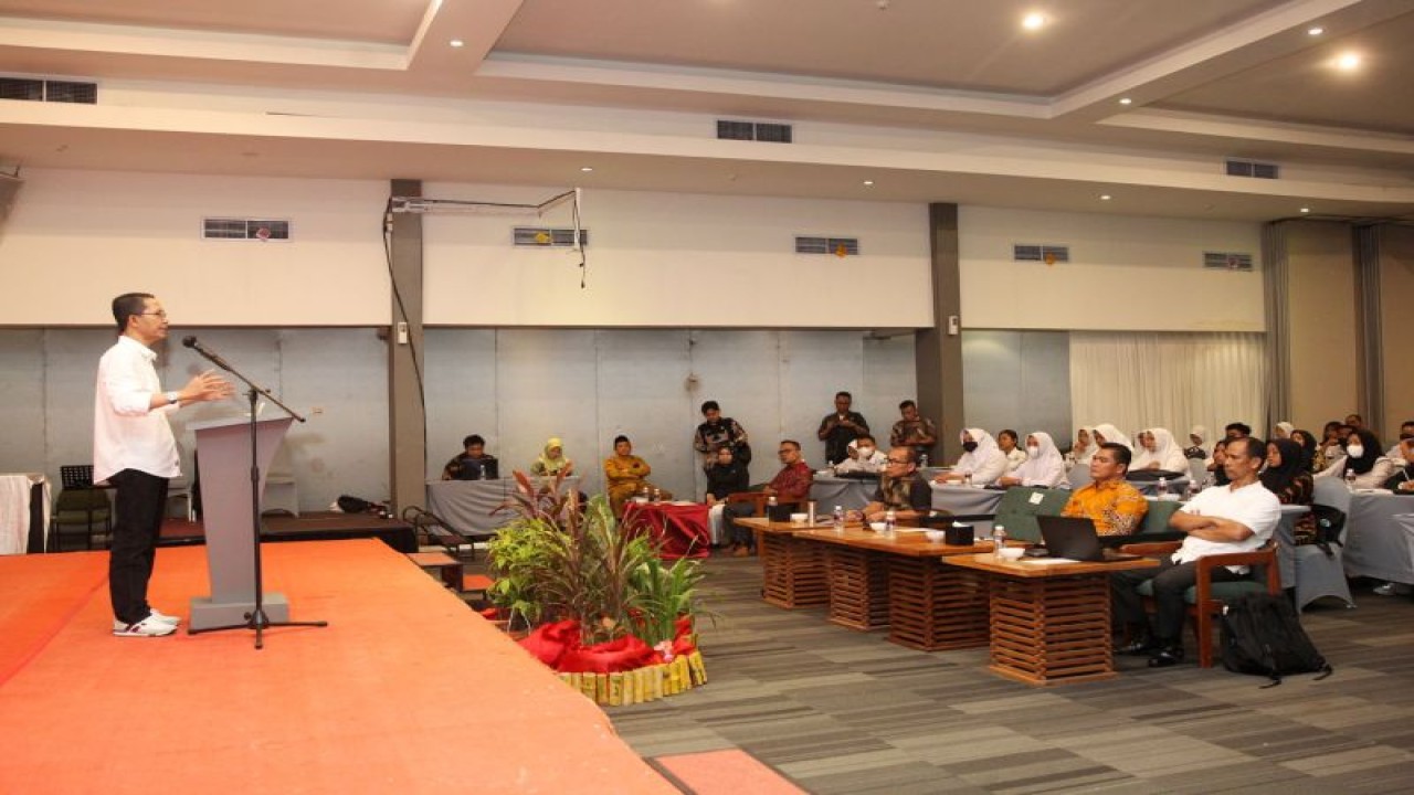 Wakil Wali Kota Batam Amsakar Achmad dalam acara Sosialisasi Pencegahan, Pemberantasan, Penyalahgunaan, dan Peredaran Gelap Narkoba (P4GN) bagi generasi muda (ANTARA/HO-Pemkot Batam)