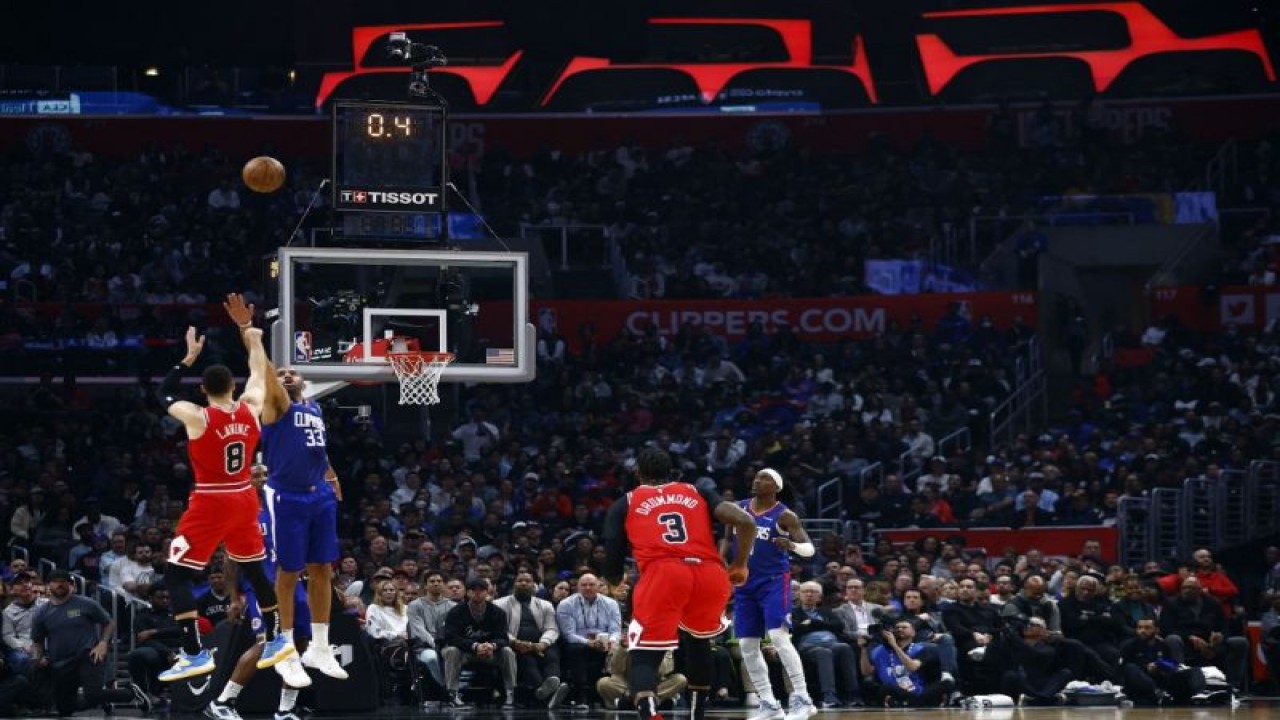 Pertandingan LA Clippers melawan Chicago Bulls pada laga lanjutan NBA di Crypto.com Arena, Senin (27/3/2023) waktu setempat, (ANTARA/AFP/Getty Images via AFP/RONALD MARTINEZ)
