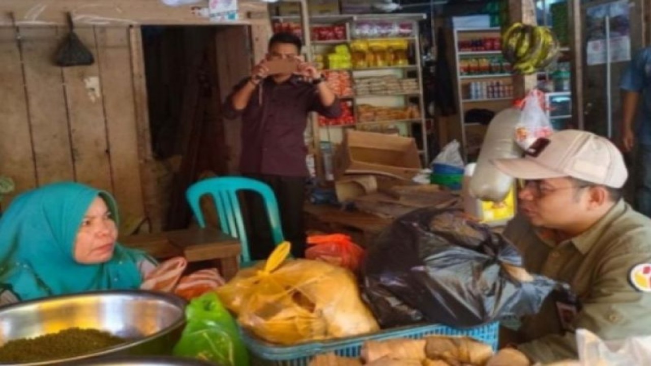 Badan Pengawas Pemilu (Bawaslu) Provinsi Sulawesi Barat (Sulbar) melaksanakan kegiatan patroli pengawasan kawal hak pilih pemilu 2024 agar masyarakat tidak kehilangan hak pilih di Pemilu di Mamuju, Minggu, (12/3/2023) ANTARA Foto/M Faisal Hanapi