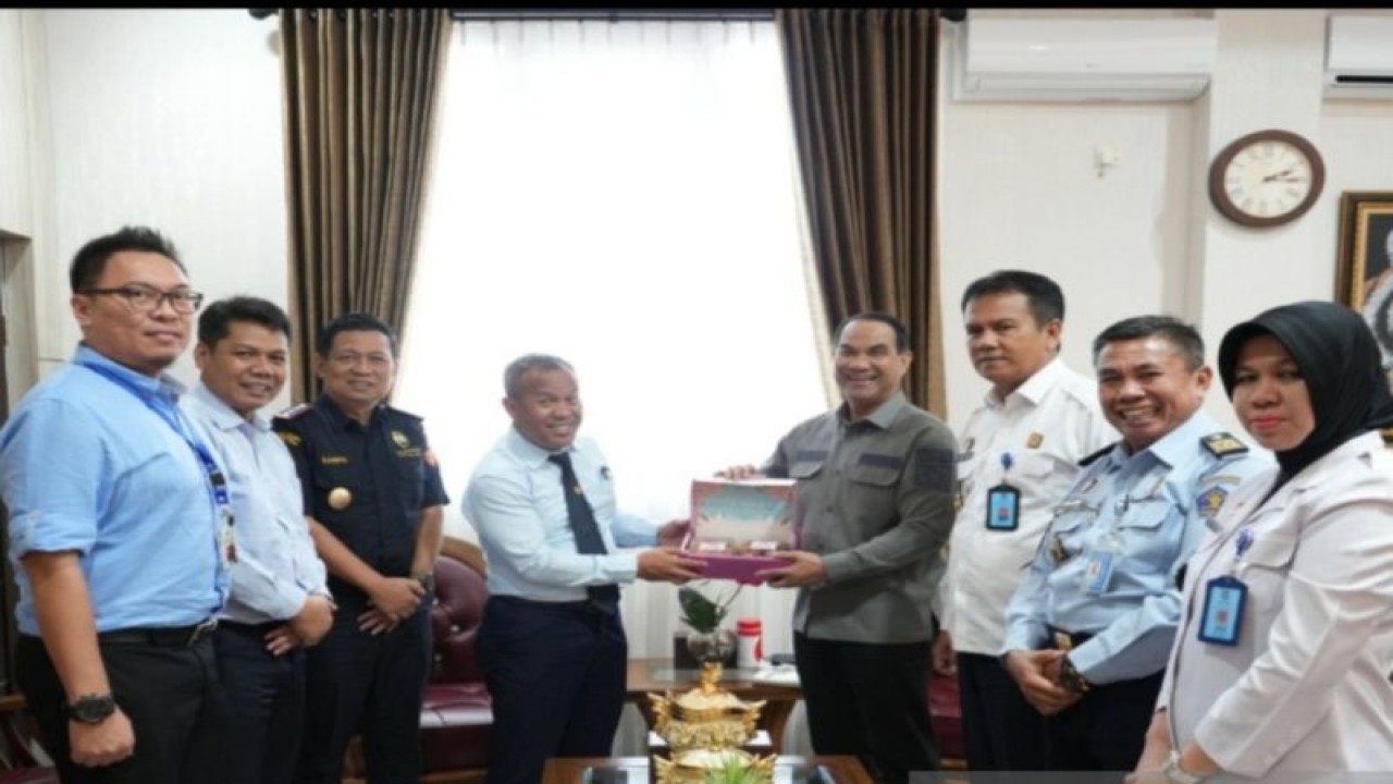 Silaturahmi pejabat Kantor Wilayah Kemenkumham Sumatera Selatan dengan Kanwil Bea Cukai Sumatera Bagian Timur (Sumbagtim). (ANTARA/Yudi Abdullah/23)