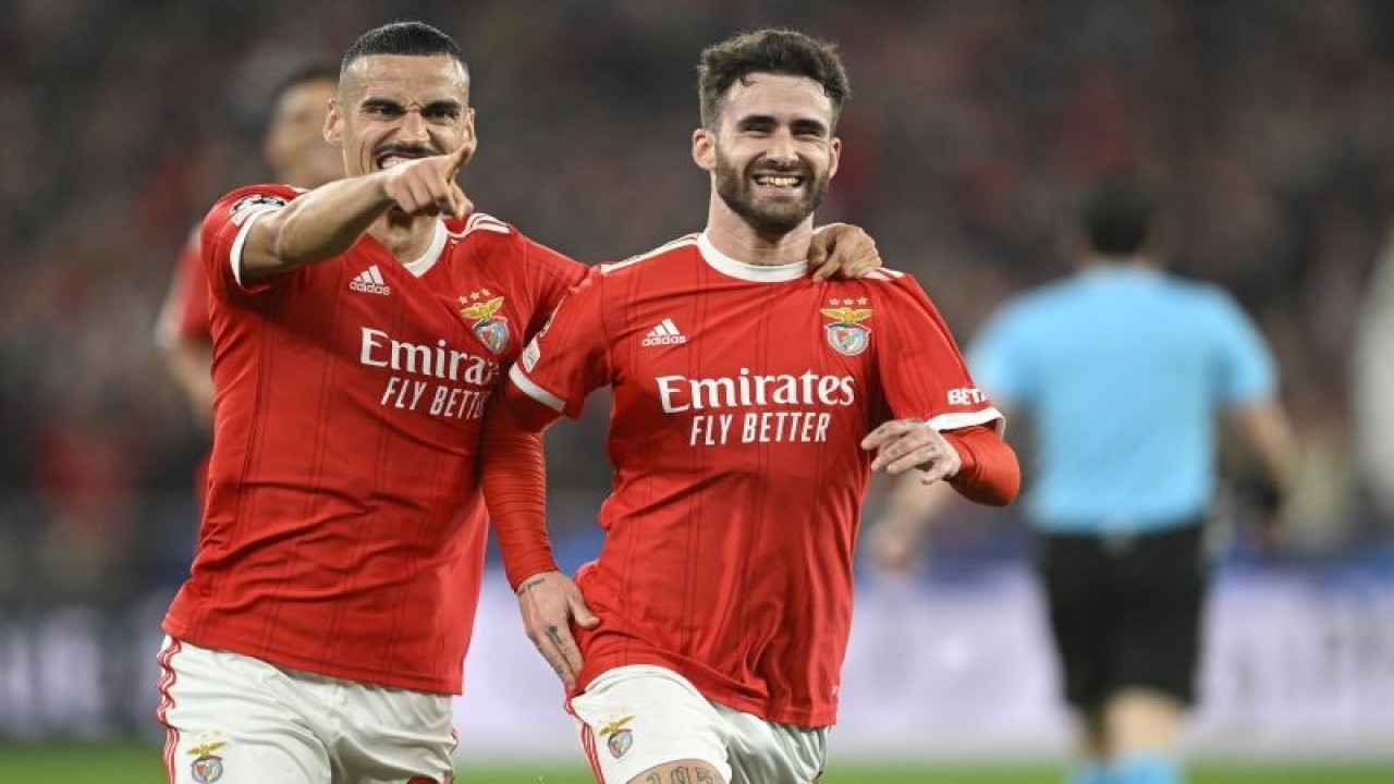 Selebrasi Rafa Silva (R) setelah mencetak gol pembuka Benfica dalam pertandingan leg kedua 16 besar Liga Champions lawan Club Brugge di Luz stadium pada 8 Maret 2023. ANTARA/AFP/PATRICIA DE MELO MOREIRA