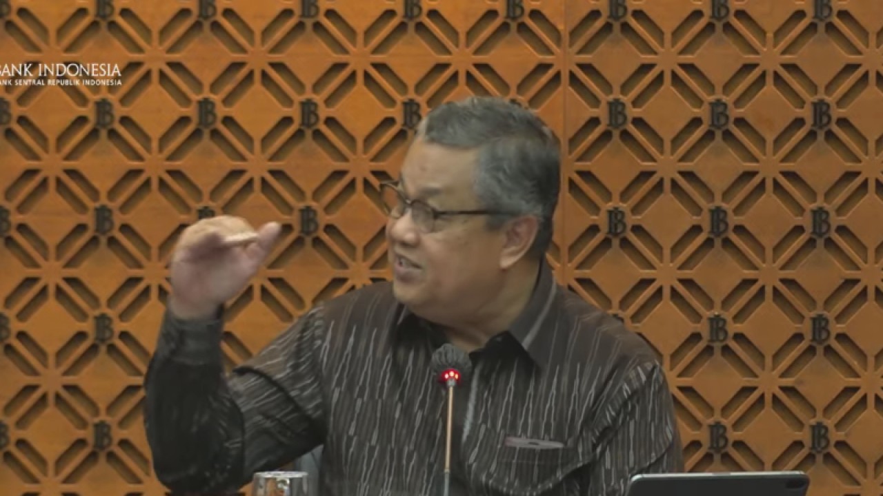 Gubernur Bank Indonesia (BI) Perry Warjiyo mengumumkan hasil Rapat Dewan Gubernur (RDG) BI Maret 2023 yang dipantau dalam jaringan di Jakarta, Kamis (16/3/2023). ANTARA/Martha Herlinawati Simanjuntak