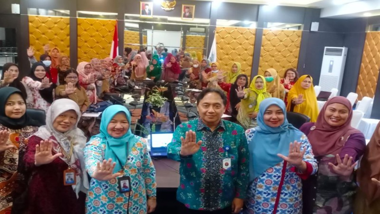 BKKBN gelar pertemuan intensifikasi pendampingan ibu hamil dan pasca melahirkan yang dihadiri sebanyak 30 orang tim pendamping keluarga (TPK) di Kabupaten Bintan, Kepri, Rabu (15/3/2023). (ANTARA/HO-Humas BKKBN Kepri)