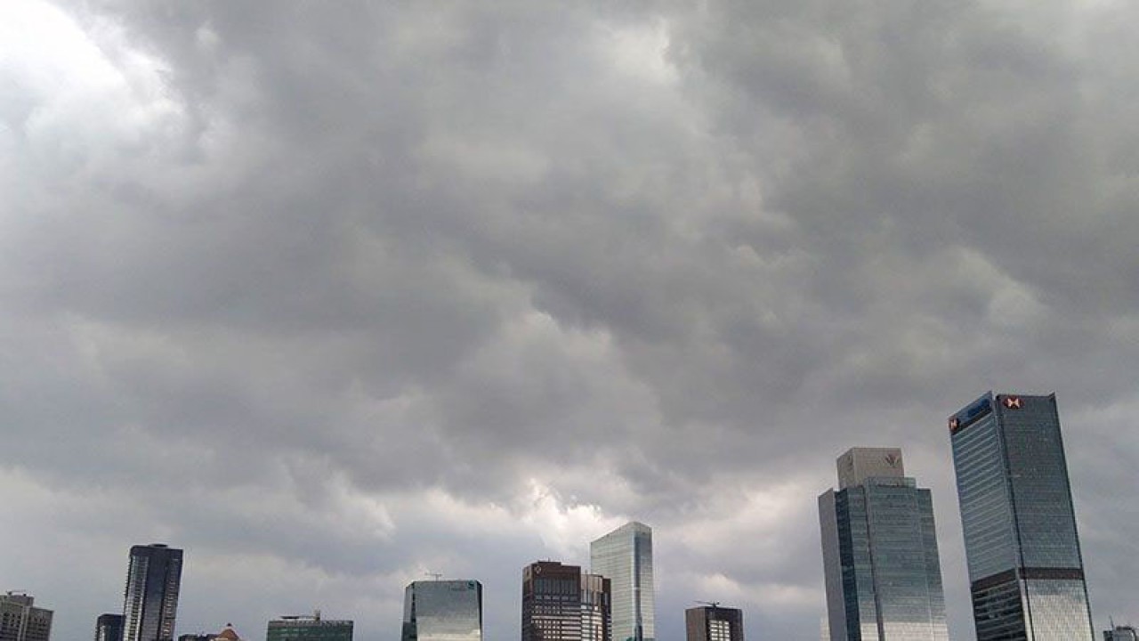 Cuaca Jakarta akan berawan pada Minggu (27/3/2022). (ANTARA/Dewa Ketut Sudiarta Wiguna)