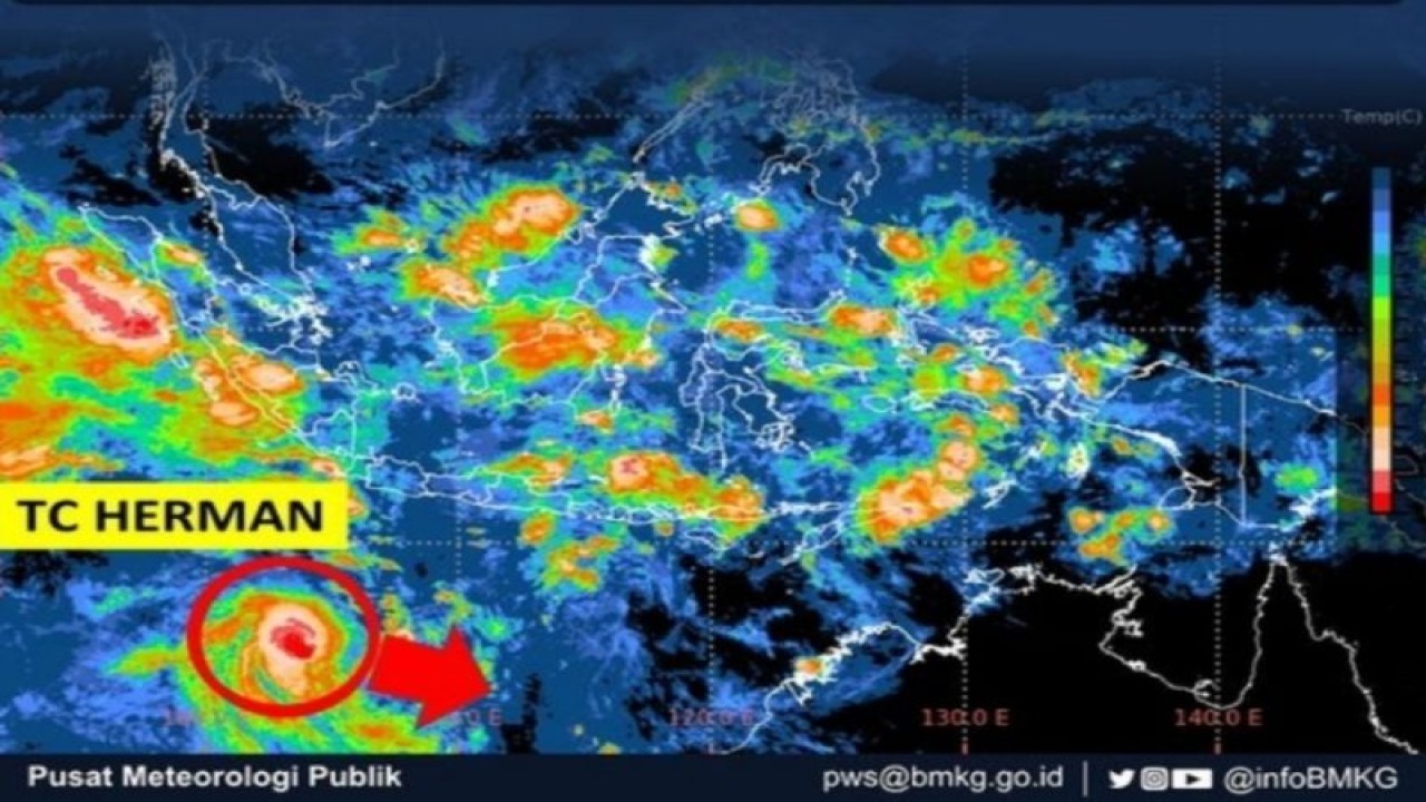 Tangkapan layar citra satelit yang dipublikasikan BMKG menunjukkan siklon tropis Herman terpantau di Samudera Hindia sebelah selatan Banten, Kamis (30/3/2023). (ANTARA/HO-BMKG)