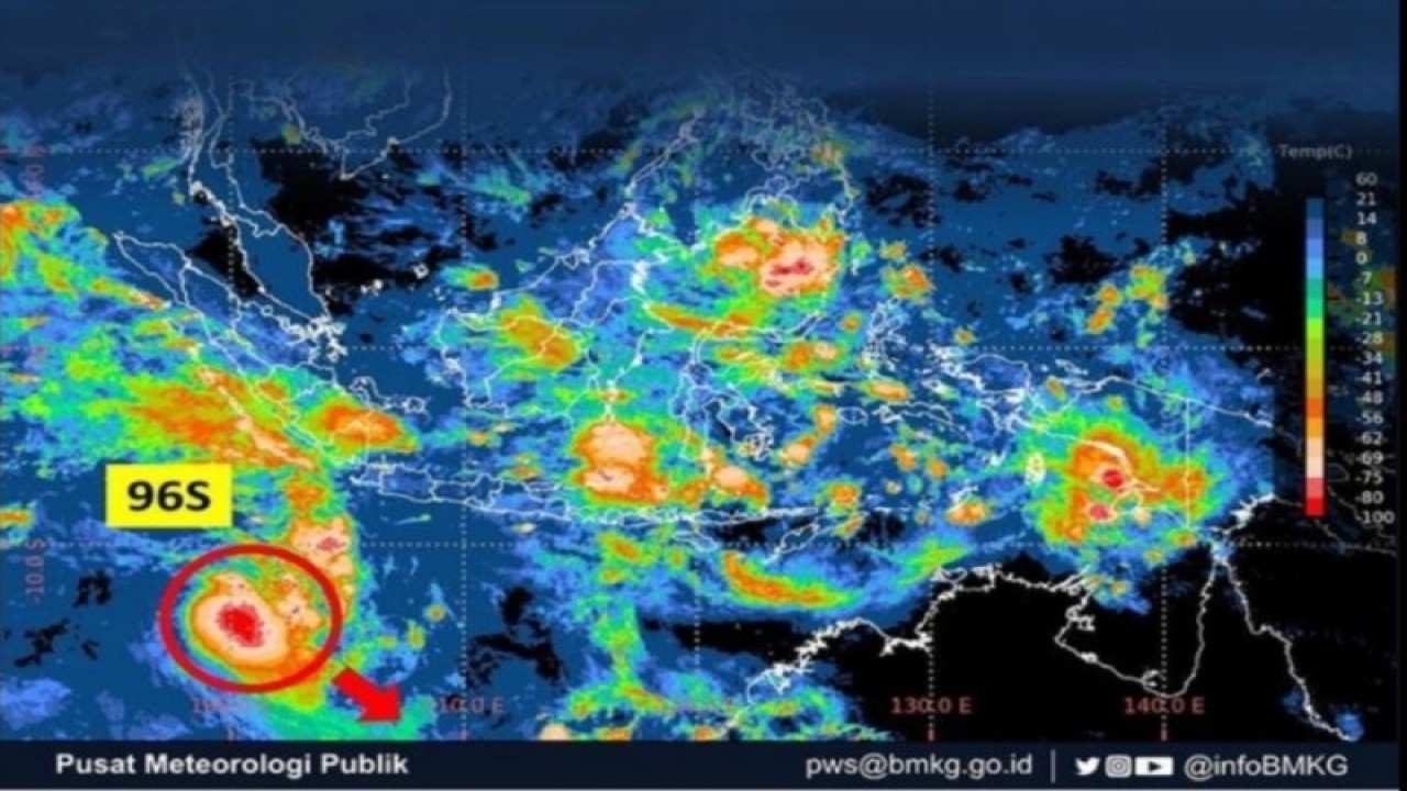 Citra satelit menunjukkan keberadaan bibit siklon tropis 96S di Samudra Hindia barat daya Lampung pada Rabu (29/3/2023). (ANTARA/HO-BMKG)