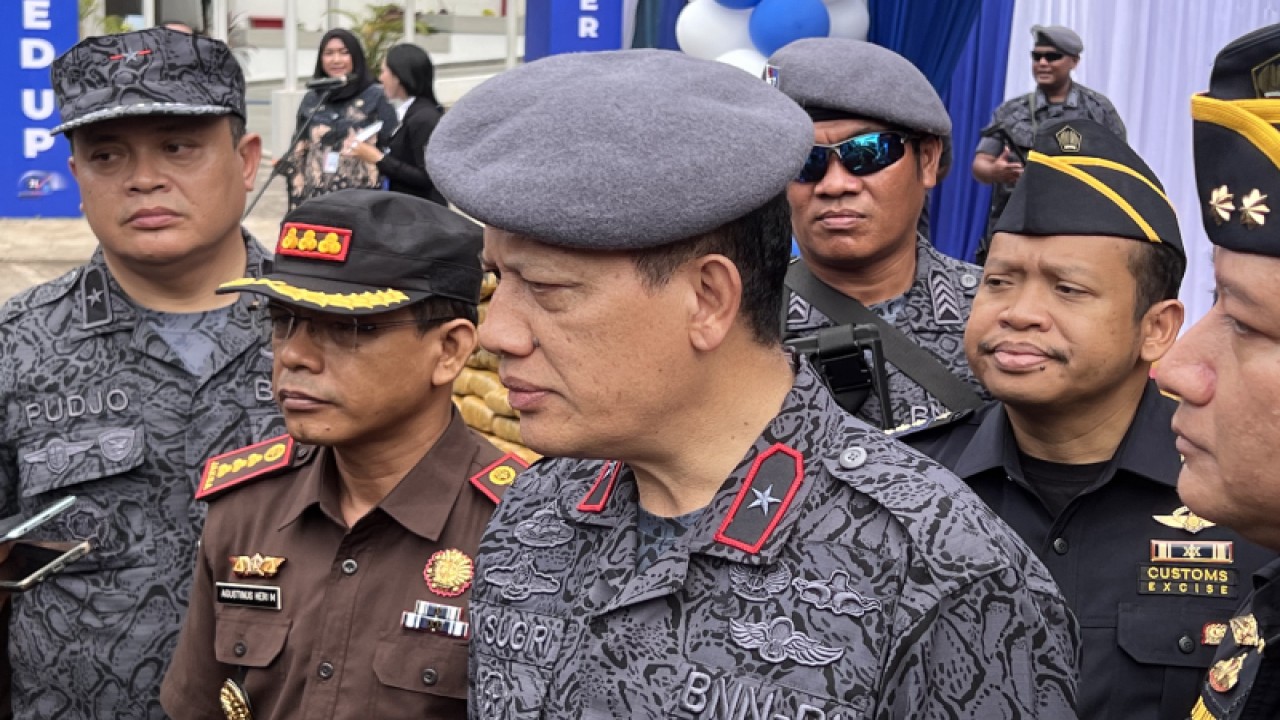 Deputi Pemberantasan BNN Brigjen Pol. I Wayan Sugiri memberi keterangan kepada wartawan di Kantor BNN RI, Jakarta Timur, Selasa (28/3/2023). ANTARA/Putu Indah Savitri.