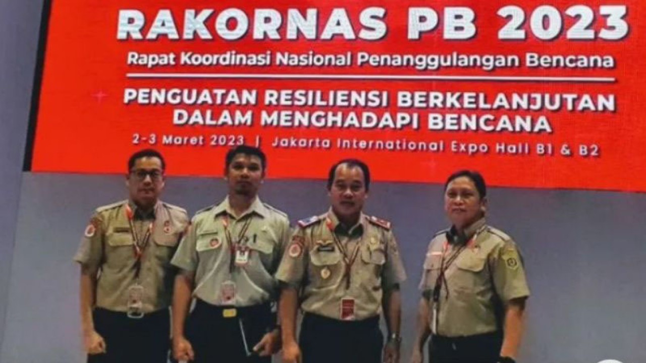 Kepala BPBD Samarinda (kedua dari kiri) bersama jajaran BPBD dari berbagai daerah saat menghadiri Rakornas Penanggulangan Bencana di Jakarta. (ANTARA/HO/Dokumen Pribadi)