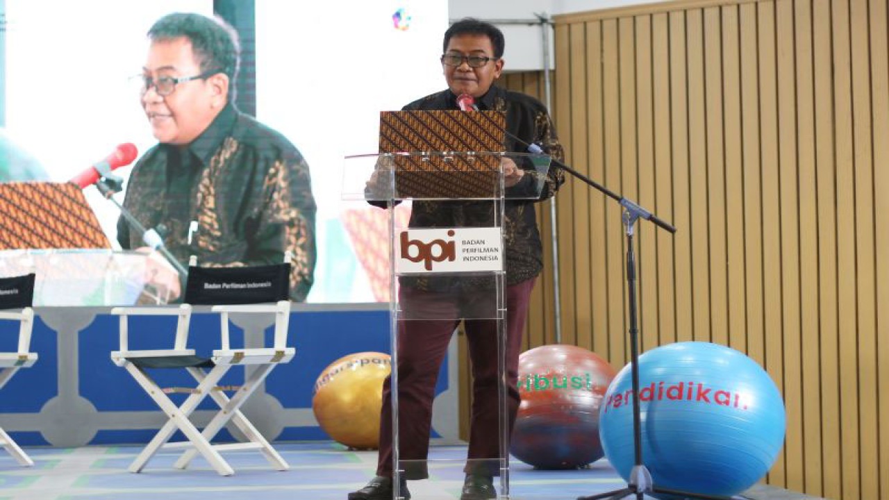 Ketua Umum Badan Perfilman Indonesia (BPI) Gunawan Paggaru saat membuka konferensi rangkaian kegiatan Hari Film Nasional di Jakarta, Senin (6/3). (ANTARA/Ahmad Faishal)