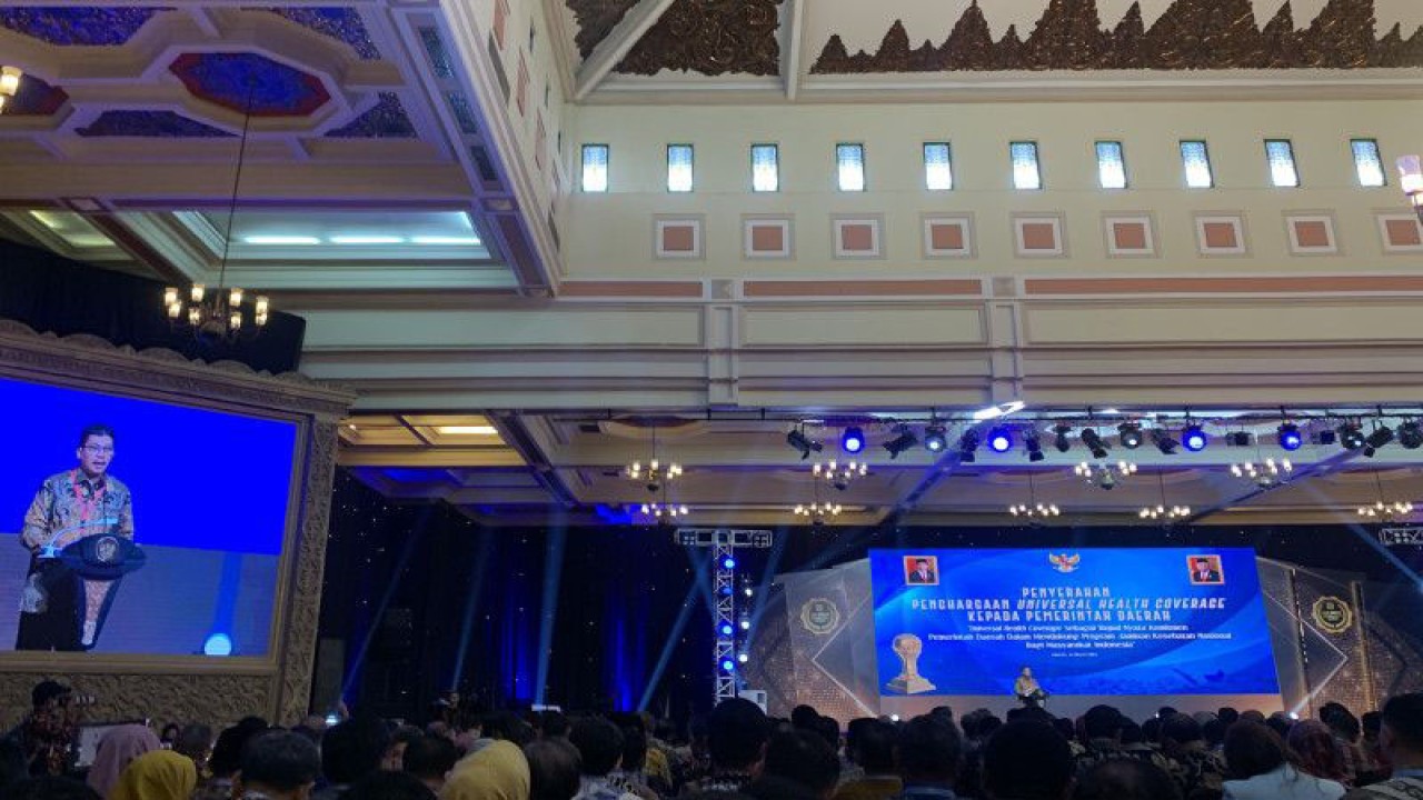 Direktur Utama BPJS Kesehatan Ali Ghufron Mukti pada acara Penyerahan Penghargaan Universal Health Coverage (UHC) kepada Pemerintah Daerah di Jakarta, Selasa (14/3/2023). ANTARA/Wuryanti Puspitasari.