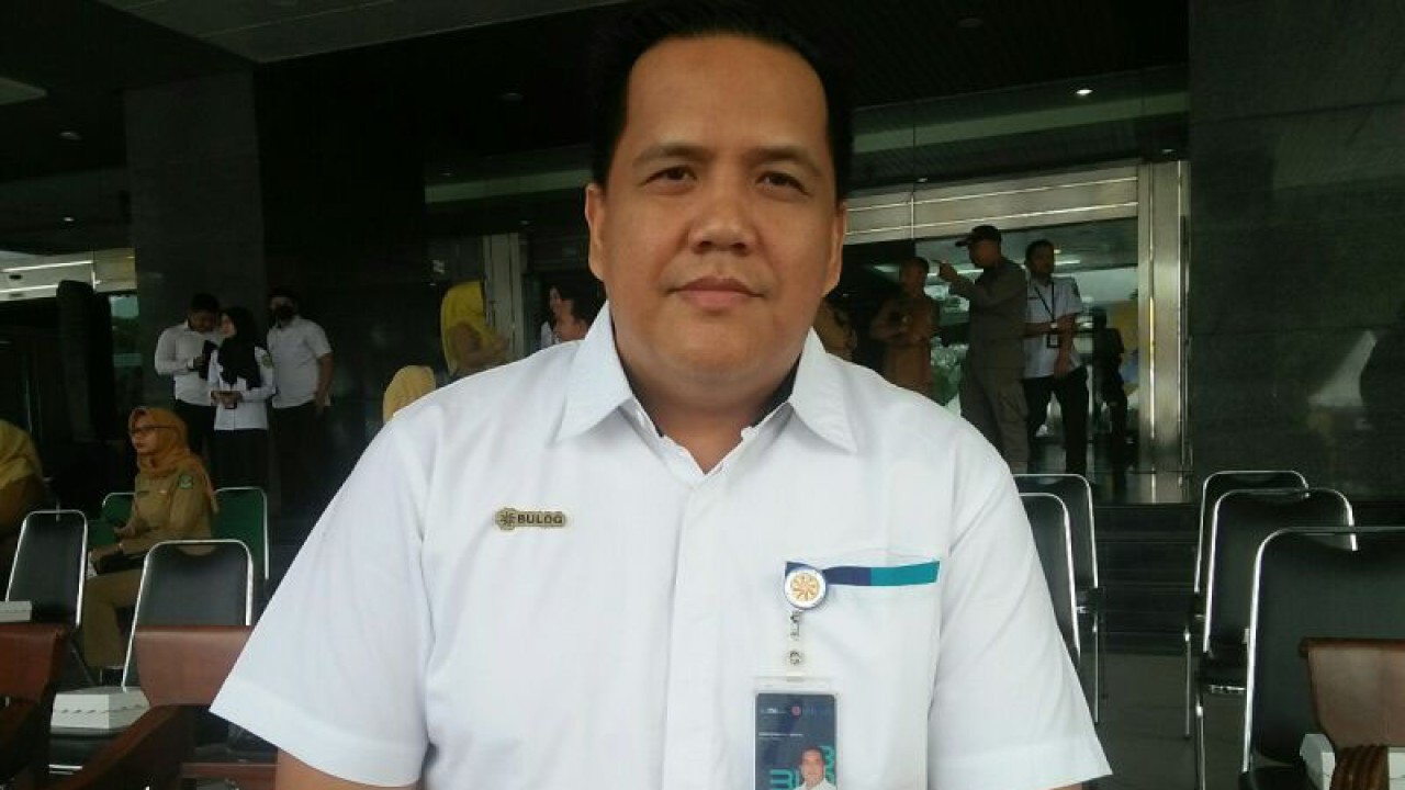 Kepala Bulog Kantor Cabang Samarinda Maradona Singal (ANTARA / M Ghofar)