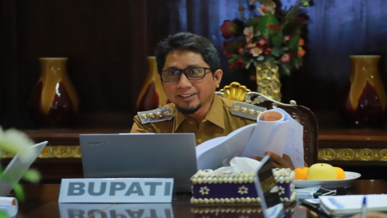 Bupati Banggai Kepulauan Ihsan Basir (ANTARA/HO-Prokopim Setda Pemkab Bangkep)