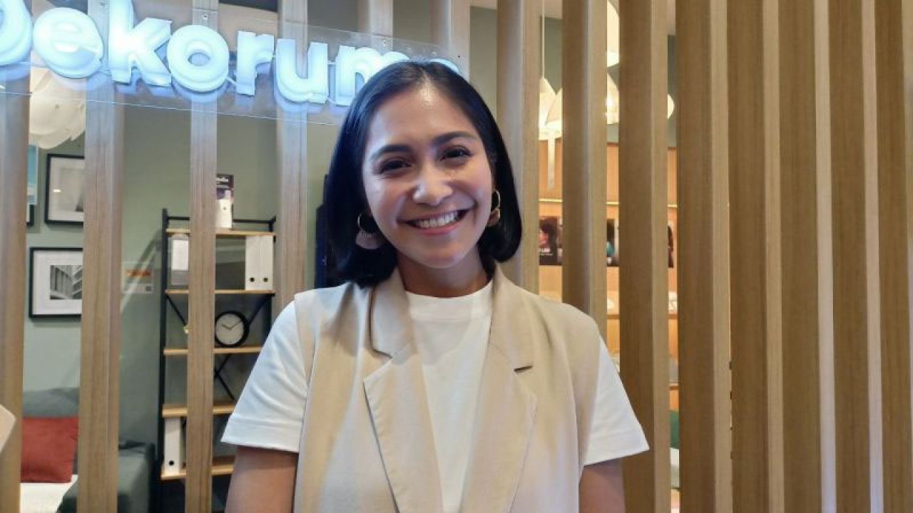 Psikolog sekaligus figur publik Alsi Mega Marsha Tengker alias Caca Tengker saat ditemui media di Jakarta, Selasa (14/3/2023) (ANTARA/Suci Nurhaliza)