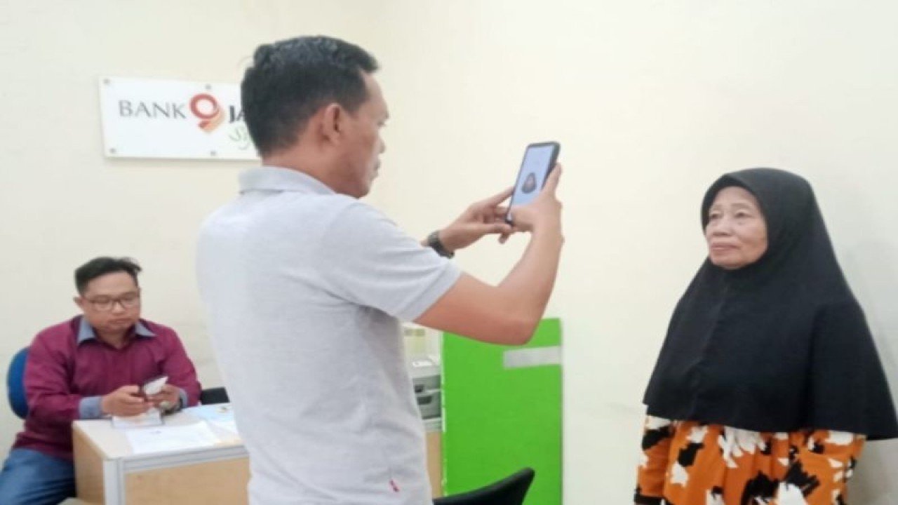 Rekam biometrik calon jemaah haji, Senin (20/3/2023). (ANTARA/HO-IST)