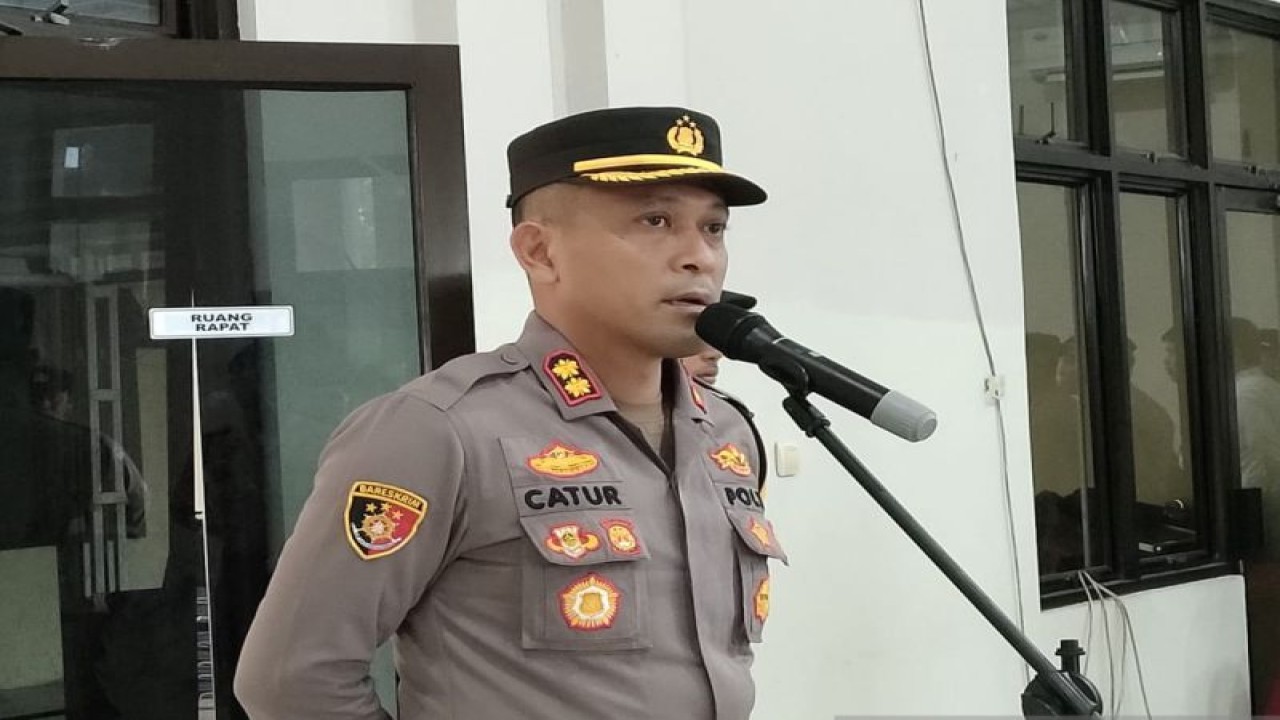 Kapolres Bangka Barat AKBP Catur Prasetiyo. (ANTARA/ Donatus Dasapurna)