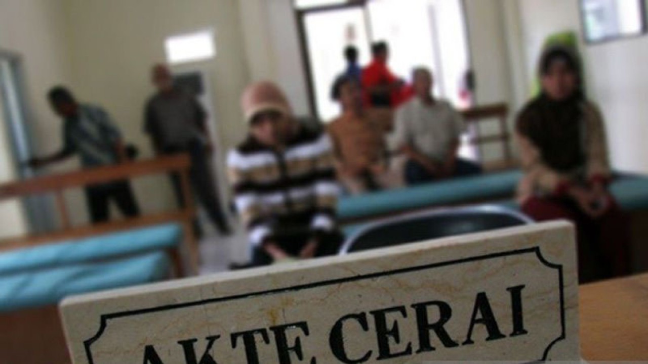 Dokumentasi - Pasangan suami istri mengikuti persidangan perkara cerai. ANTARA