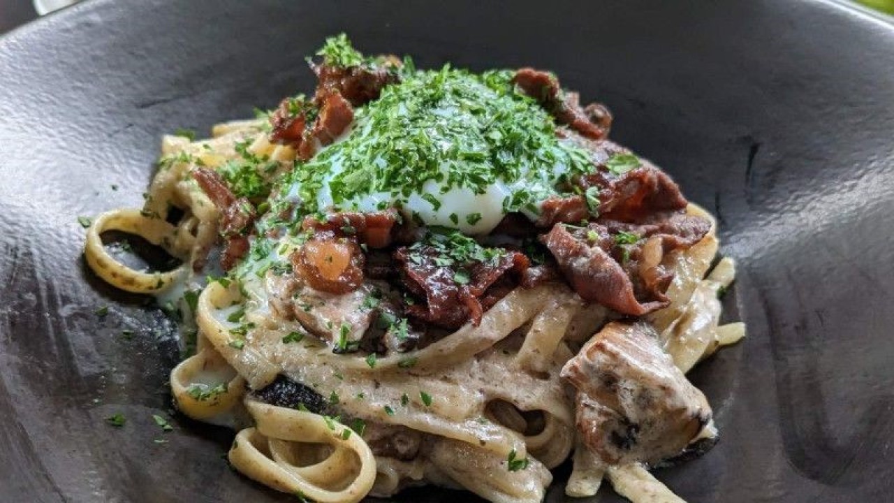 Beef Teriyaki Truffle Pasta di Mensa The Table, Kemang, Jakarta, Selasa (7/3/2023) (ANTARA/Nanien Yuniar)