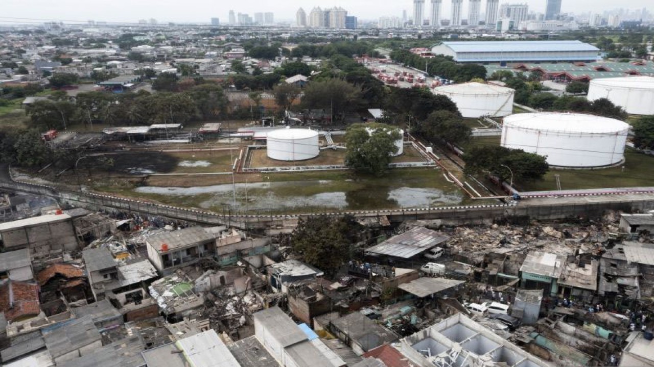 lokasi kebakaran di kawasan Depo Pertamina Plumpang, Koja, Jakarta Barat, Selasa (7/3/2023). ANTARA / Walda