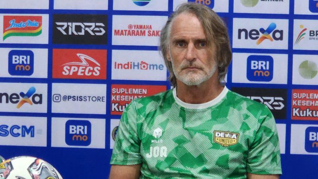 Pelatih Dewa United FC Jan Olde Riekerink (ANTARA/ I.C.Senjaya)