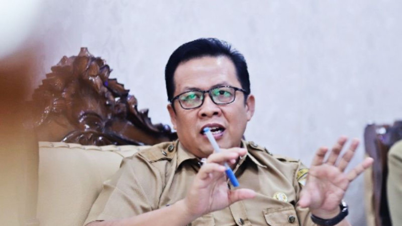 Kepala Dinas Penanaman Modal, Perizinan Terpadu satu Pintu, Tenaga Kerja dan Transmigrasi kabupaten Bangka Barat Yuwanda Eka Putra. ANTARA/ Donatus Dasapurna