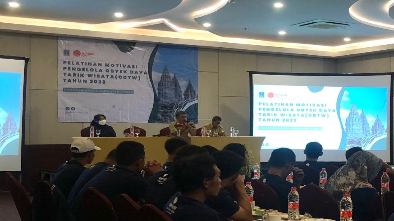 Dinas Pariwisata Kabupaten Sleman memberikan pelatihan kepada 100 peserta dari berbagai objek daya tarik wisata (ODTW) untuk meningkatkan motivasi dan ketrampilan para pengelola destinasi wisata di wilayah itu, Senin (6/3/2023). ANTARA/HO-Dispar Sleman
