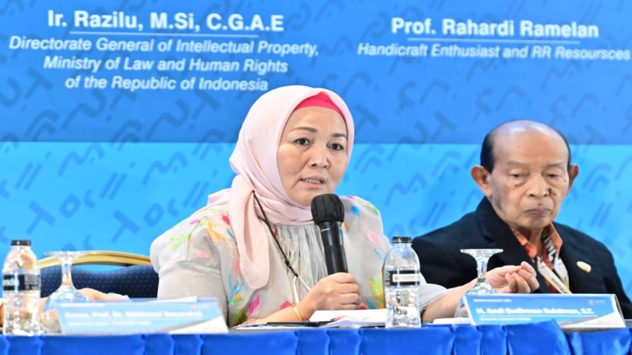 Plt Kepala Dinas Komunikasi, Informatika, Statistik, dan Persandian (Diskominfo) Sulsel Sukarniaty Kondolele pada seminar di Inacraft 2023 di JCC, Kamis (2/03/2023). ANTARA/HO-Humas Pemprov Sulsel