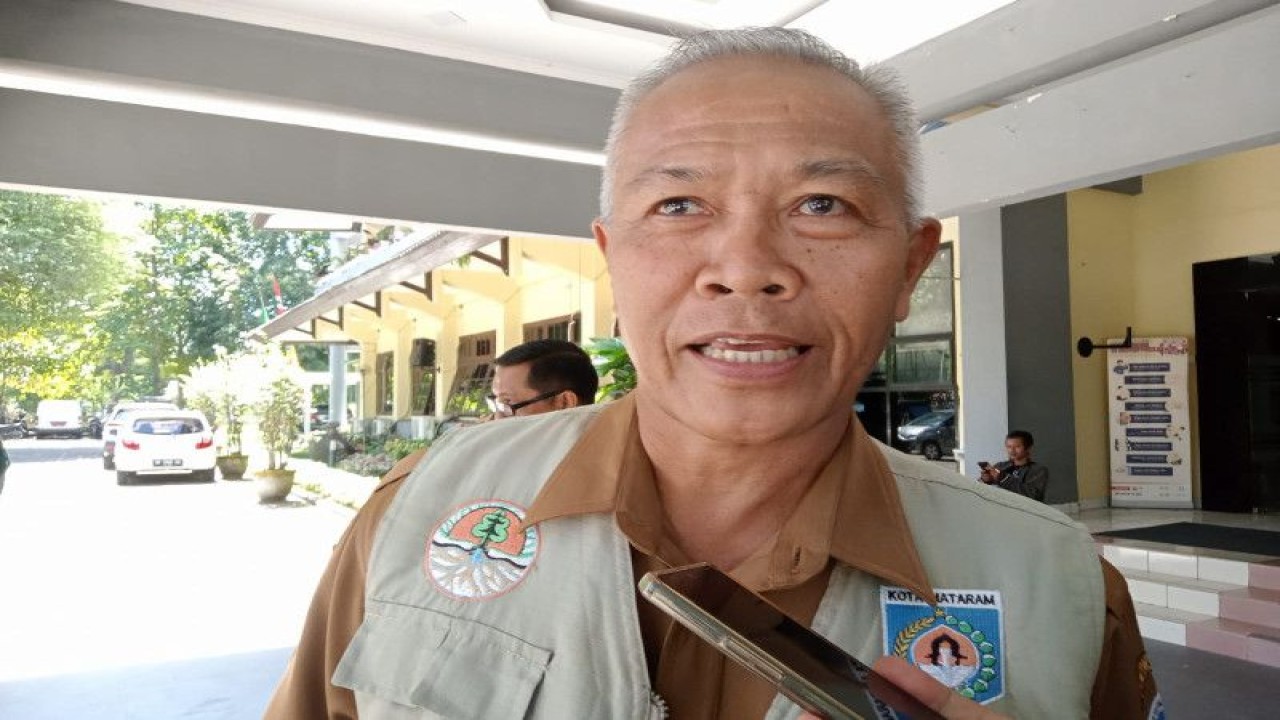 Kepala Dinas Lingkungan Hidup (DLH) Kota Mataram HM Kemal Islam. ANTARA/Nirkomala
