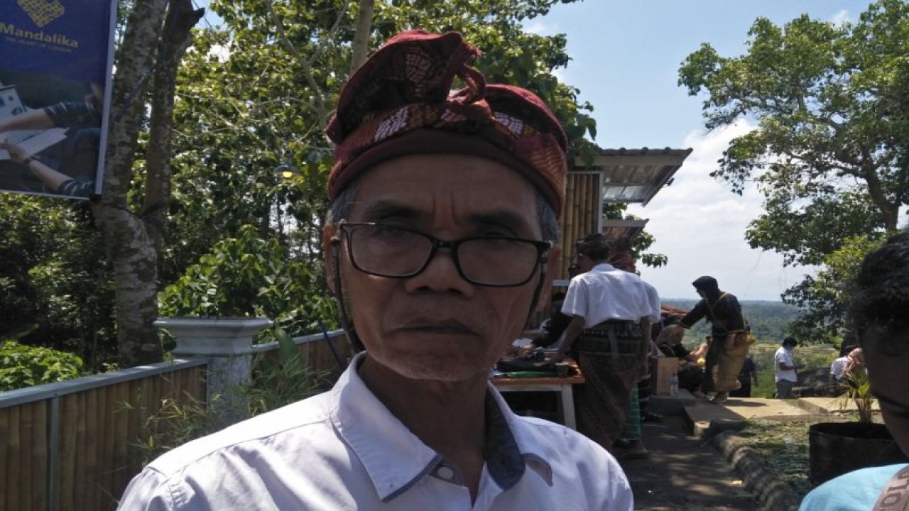 Pelaksana Tugas Kepala DLH Kabupaten Lombok Tengah, Nusa Tenggara Barat Amir Ali. (ANTARA/Akhyar)